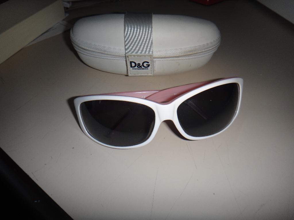 T.K. D&G zonnenbril dames,meisjes in goede staat., Gebruikt, Zonnebril, Ophalen of Verzenden, Dolce & Gabbana