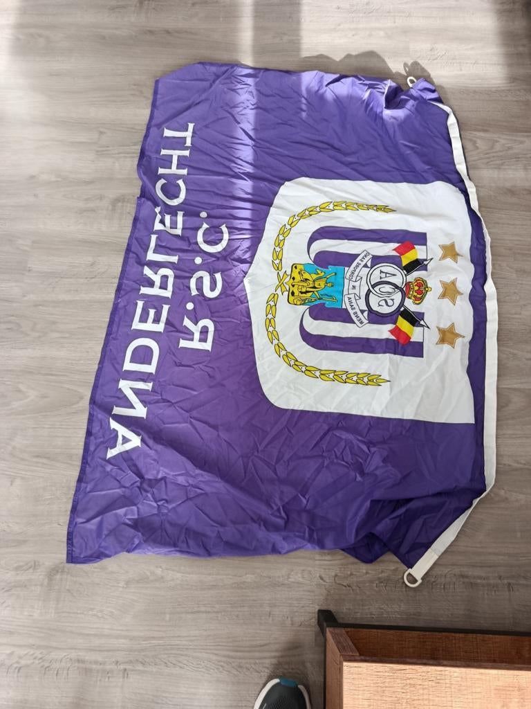 Vlag Anderlecht, Ophalen