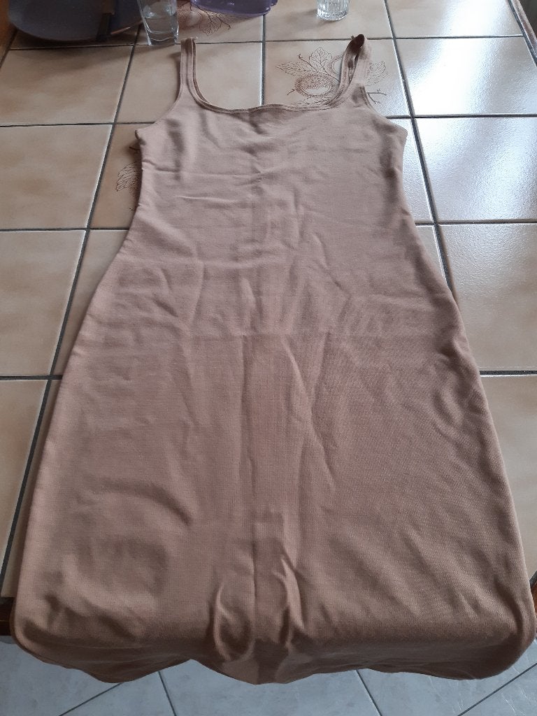 Robe à bretelles couleur nude, T : M, Vêtements | Femmes, Robes, Taille 38/40 (M), Comme neuf, Enlèvement, Sous le genou
