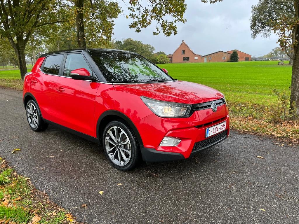 SsangYong Tivoli (54 000 km), Autos, SsangYong, Achat, Euro 6, Boîte manuelle, Noir