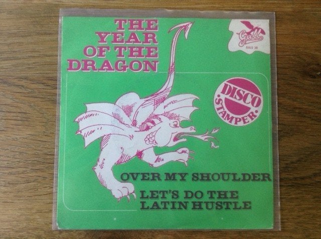 single the year of the dragon, CD & DVD, Vinyles Singles, 7 inch, Housse de protection extérieure, R&B et Soul, Enlèvement ou Envoi