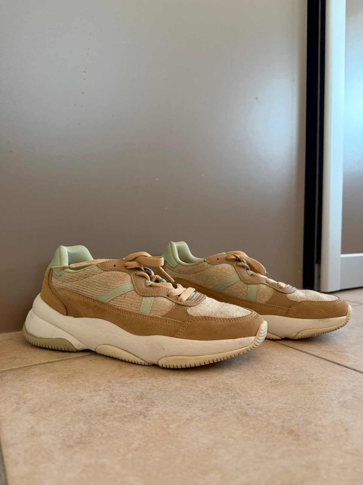 Bruin/groene sneakers, Kleding | Dames, Schoenen, Bruin, Ophalen of Verzenden, Zo goed als nieuw, Sneakers