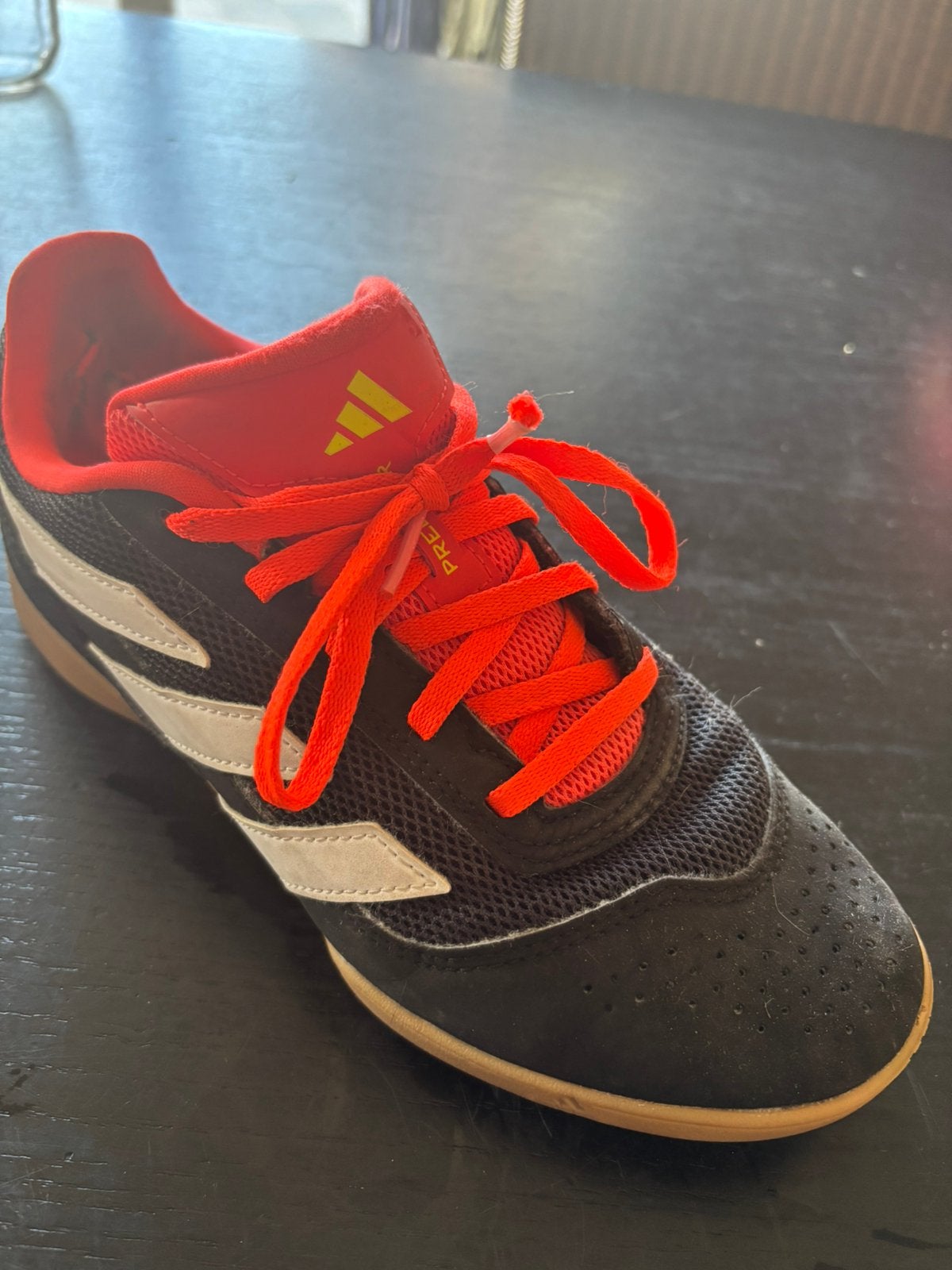 Chaussures futsal adidas 37.5, Sport en Fitness, Basketbal, Ophalen of Verzenden, Zo goed als nieuw, Schoenen