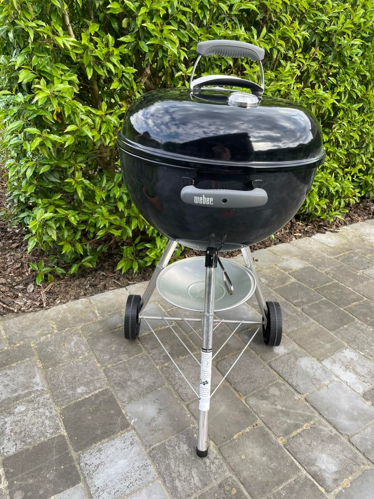 Weber houtskoolbbq + brikettenstarter, Ophalen, Zo goed als nieuw, Met accessoires