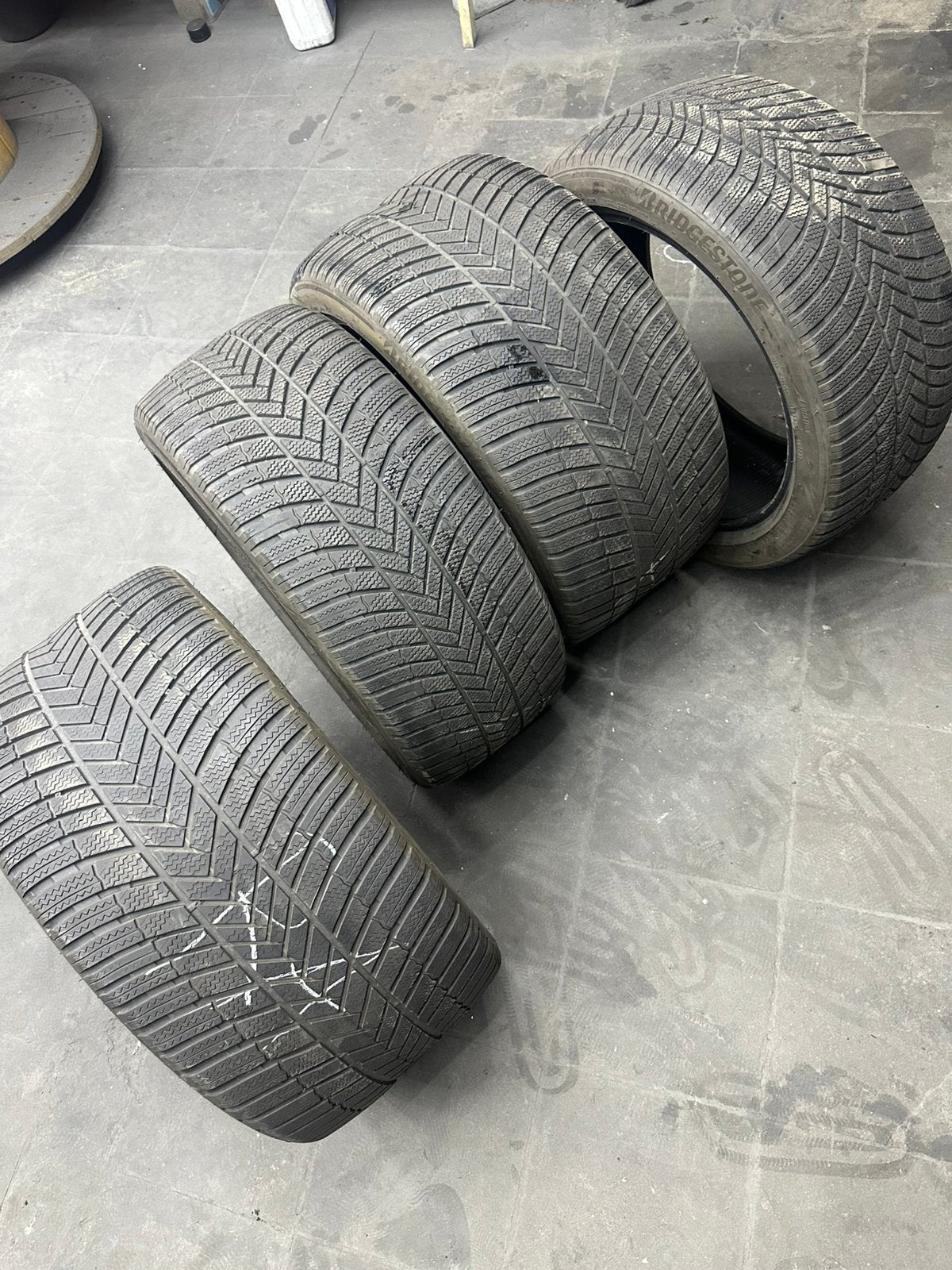 Pneus 20 pouces X5.6 largeur Bridgestone, Enlèvement