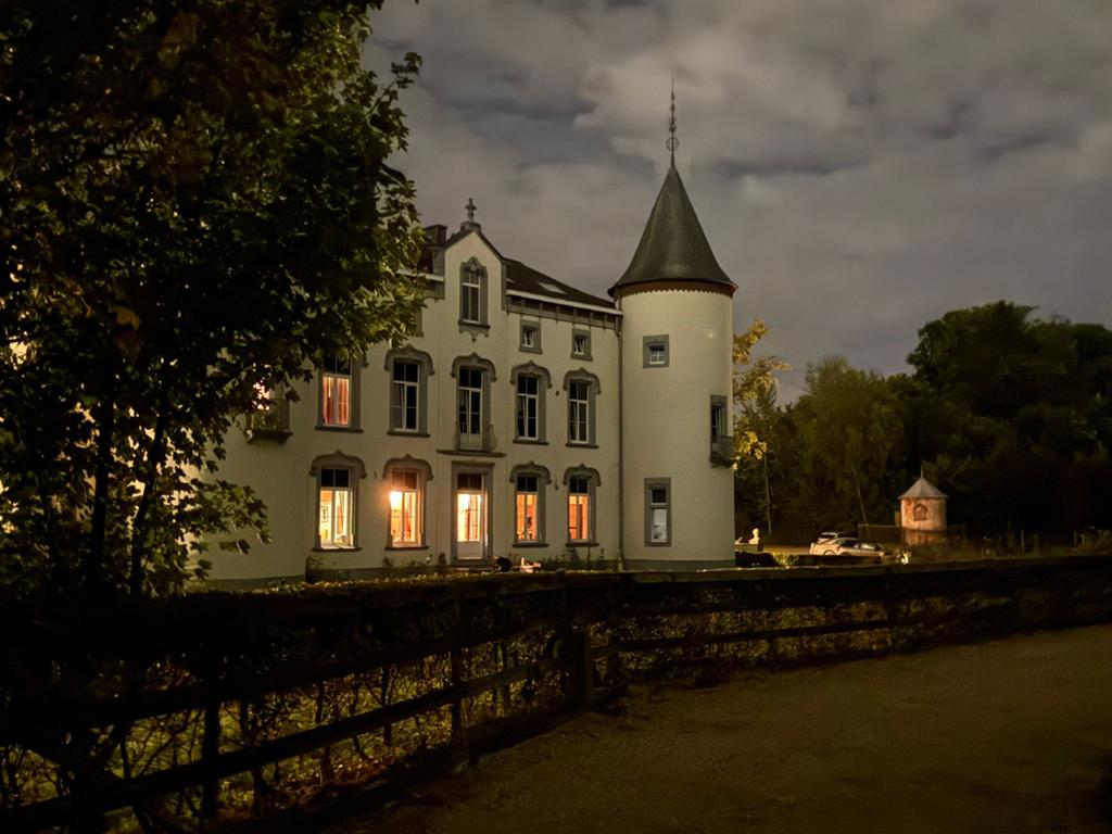 Appartement a louer - chateau, Immo, 50 m² ou plus, Province de Liège