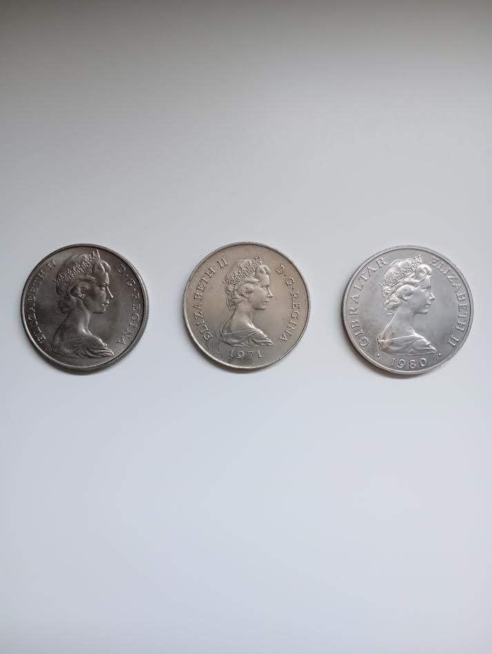 Gibraltar : one crown 1967 en 1980 , 25 new pence 1971, Ophalen, Overige landen, Setje