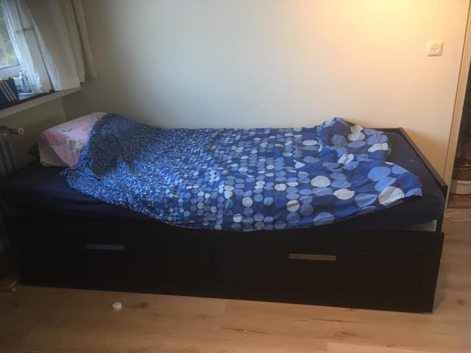 Bed uitschuifbaar tot 2-persoonsbed met opberglades, Ophalen, Gebruikt, Zwart, 200 cm