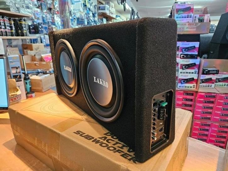 Gloednieuwe active platte 1800watt subwoofer lakro, Auto diversen, Autospeakers