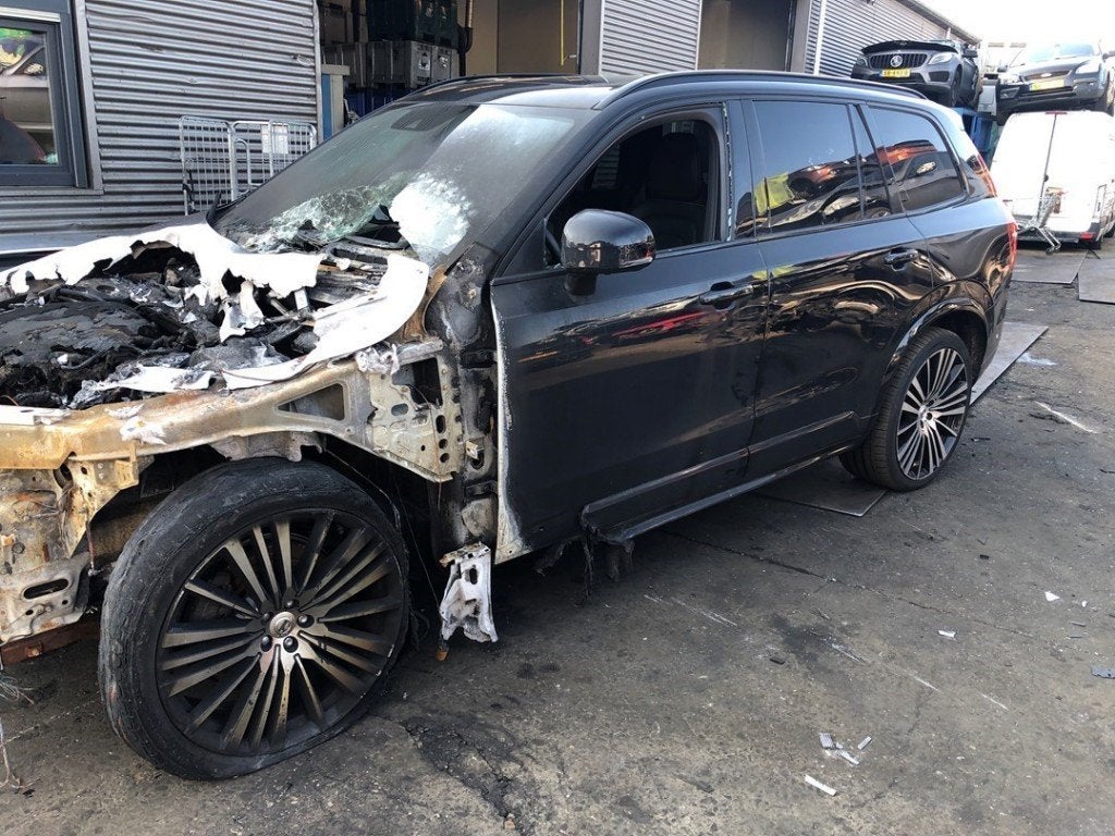RETROVISEUR EXTERIEUR GAUCHE XC90 II (|31395480|31395481|), Info@volvocars.com, Volvo Car Germany GmbH, Siegburger Straße 229
50679  Köln, DE
