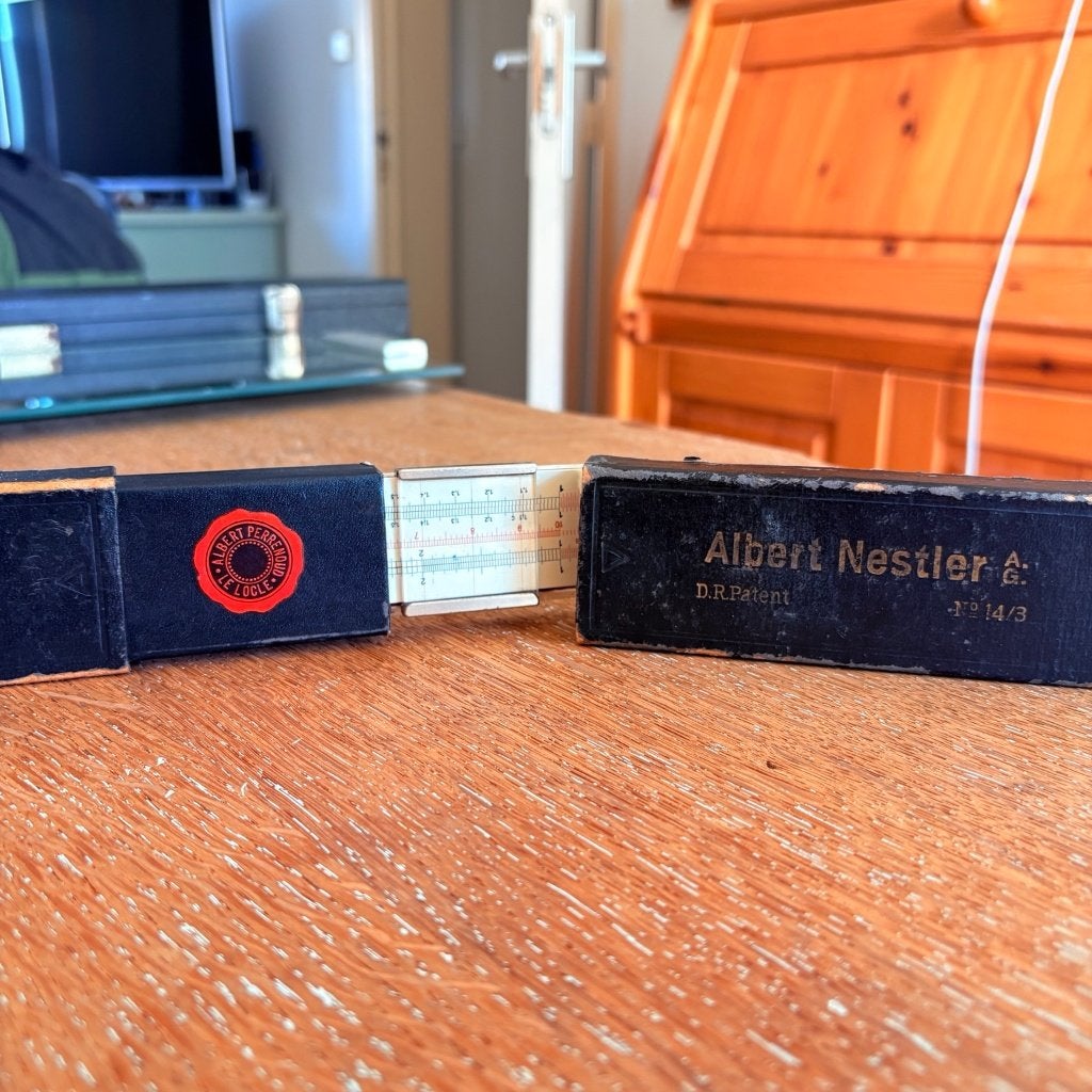 Règle à calcul Albert Nestler 14/3 avec étui d’origine, Enlèvement ou Envoi