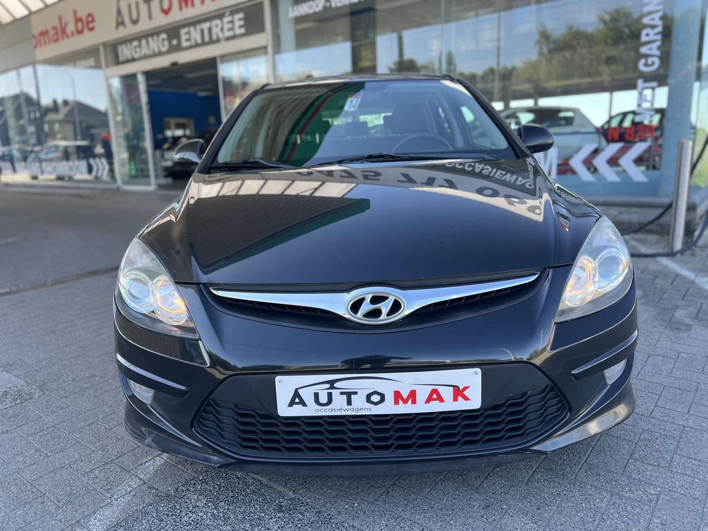 Hyundai i30 i30 1.6 CRDi U2 Blue Comfort Fleet Me Up ISG, Auto's, Voorwielaandrijving, Stof, Gebruikt, Zwart