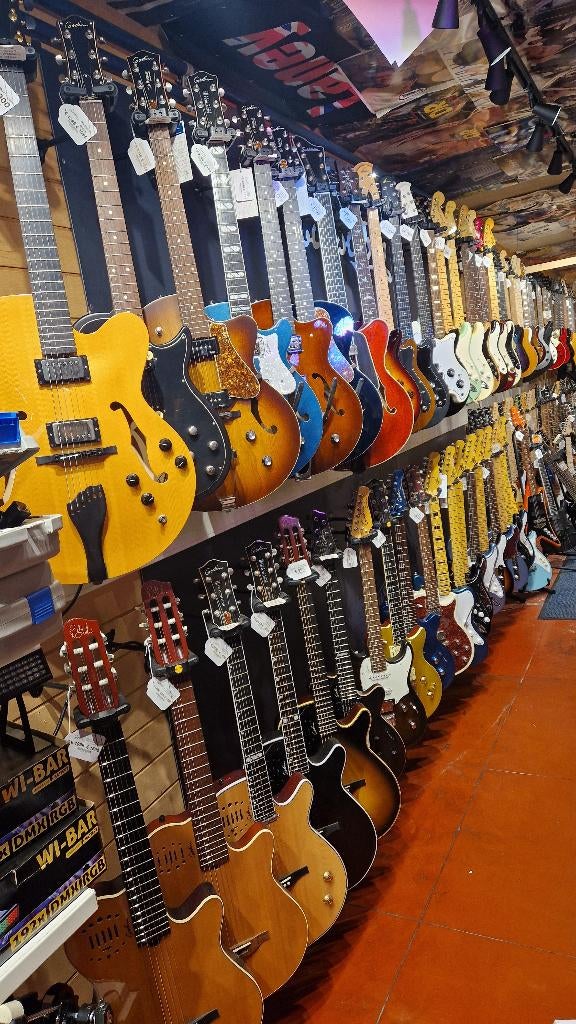 guitares Godin & Hagstrom neuves et d'occasion à -20%, Musique & Instruments, Instruments à corde | Guitares | Électriques, Neuf