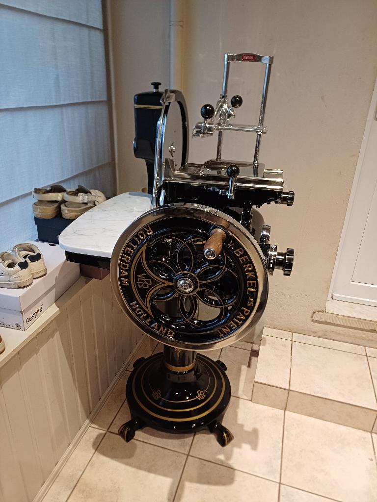 Berkel snijmachine op voet, Ophalen