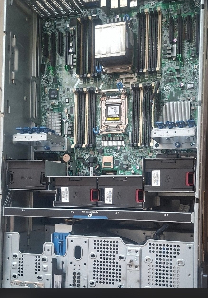 Serveur Tour HP ProLiant ML350p Gen8 - Xeon 6c / 16 Go RAM /, Comme neuf, Enlèvement, Inconnu, 700gb