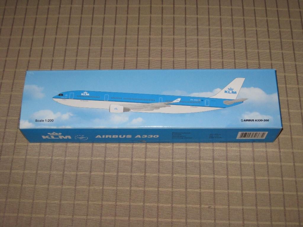 Schaalmodel 1:200 KLM Airbus A330-300, Verzamelen, Luchtvaart en Vliegtuigspotten, Schaalmodel, Ophalen