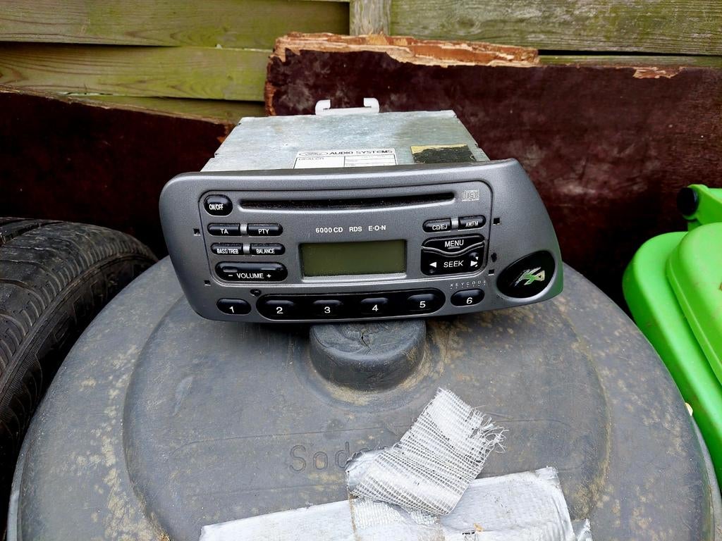 Radio cd ford ka in goed staat, Enlèvement