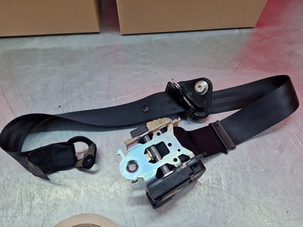 CEINTURE DE SECURITE ARRIERE DROITE Renault Twingo II (CN), Autos : Pièces & Accessoires, Renault, Utilisé, Peter-Huppertz-Straße 5
51063  Köln, DE