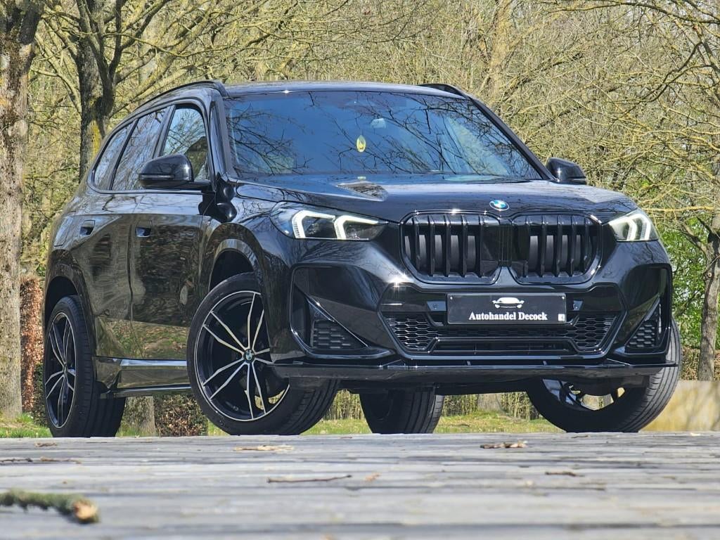 Bmw x1 Sdrive 20i M sport | 20inch | TREKHAAK | CAMERA, 1800 kg, Zwart, Leder, Bedrijf