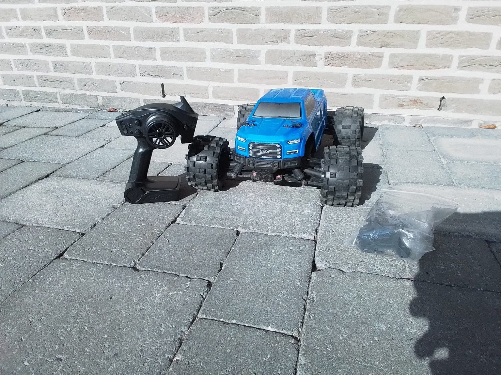 Arrma big rock 3s met upgrades, Hobby & Loisirs créatifs, Enlèvement, Comme neuf, Échelle 1:10, Électro