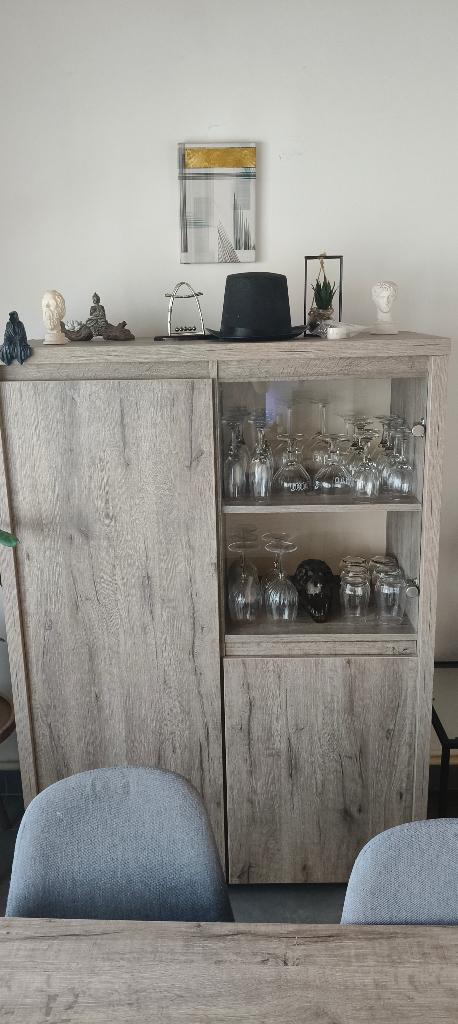 Vitrine kast, Ophalen