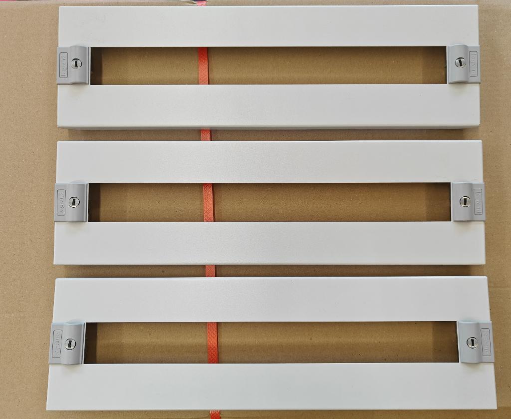Legrand Front plaat module 150mm - 020300, Doe-het-zelf en Bouw, Elektriciteit en Kabels, Ophalen of Verzenden, Zo goed als nieuw