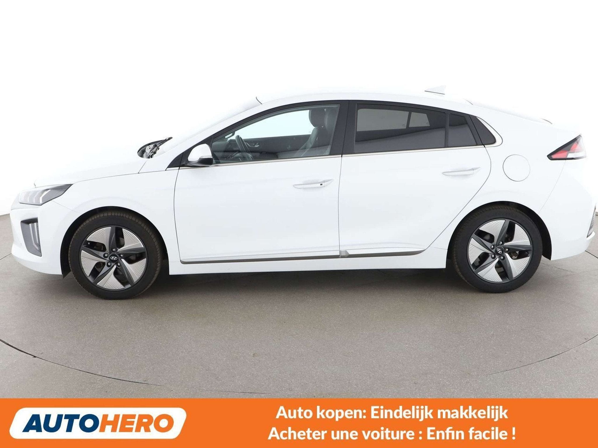 Hyundai IONIQ 1.6 Hybrid (bj 2023, automaat), Auto's, Gebruikt, 1580 cc, Wit, Leder