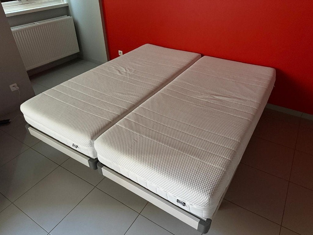 2 matrassen amper gebruikt.Liefst samen,maar kan ook apart., Ophalen, 90 cm, Eenpersoons, Zo goed als nieuw