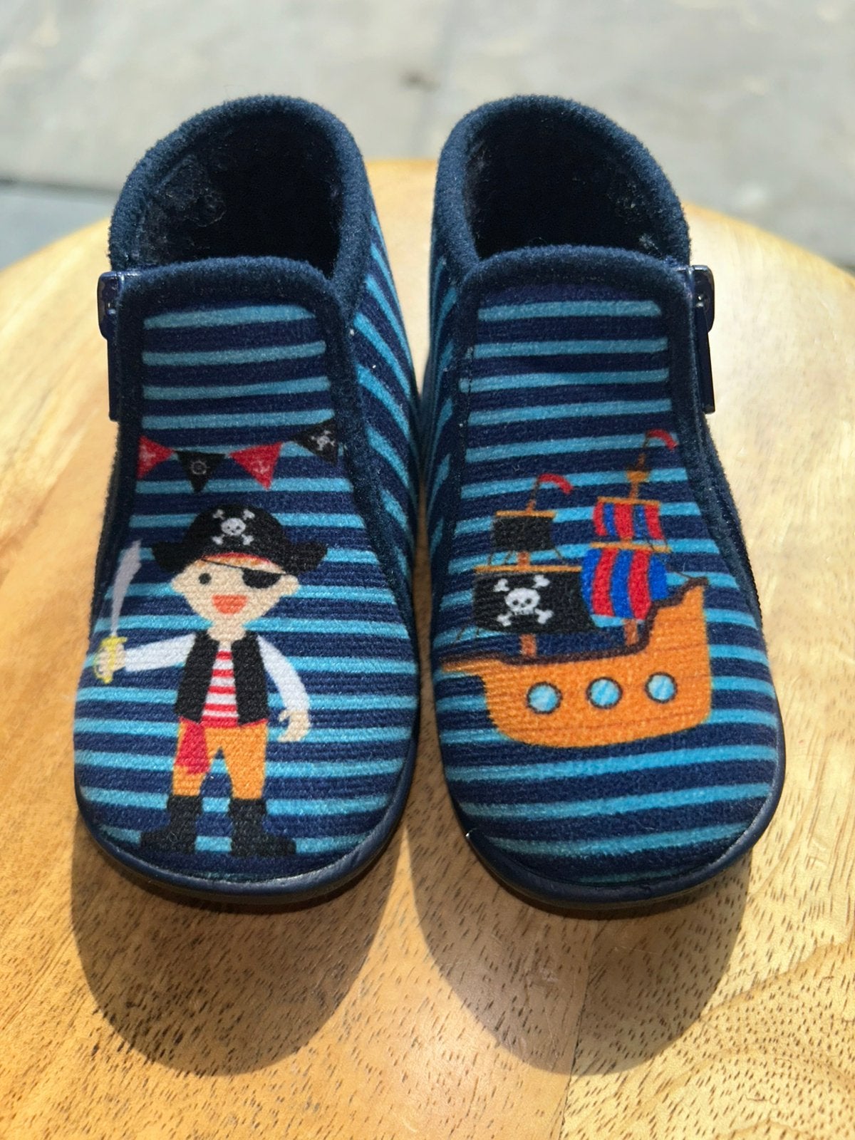 Baby pantoffels maat 19 - Tooti, Enlèvement, Comme neuf