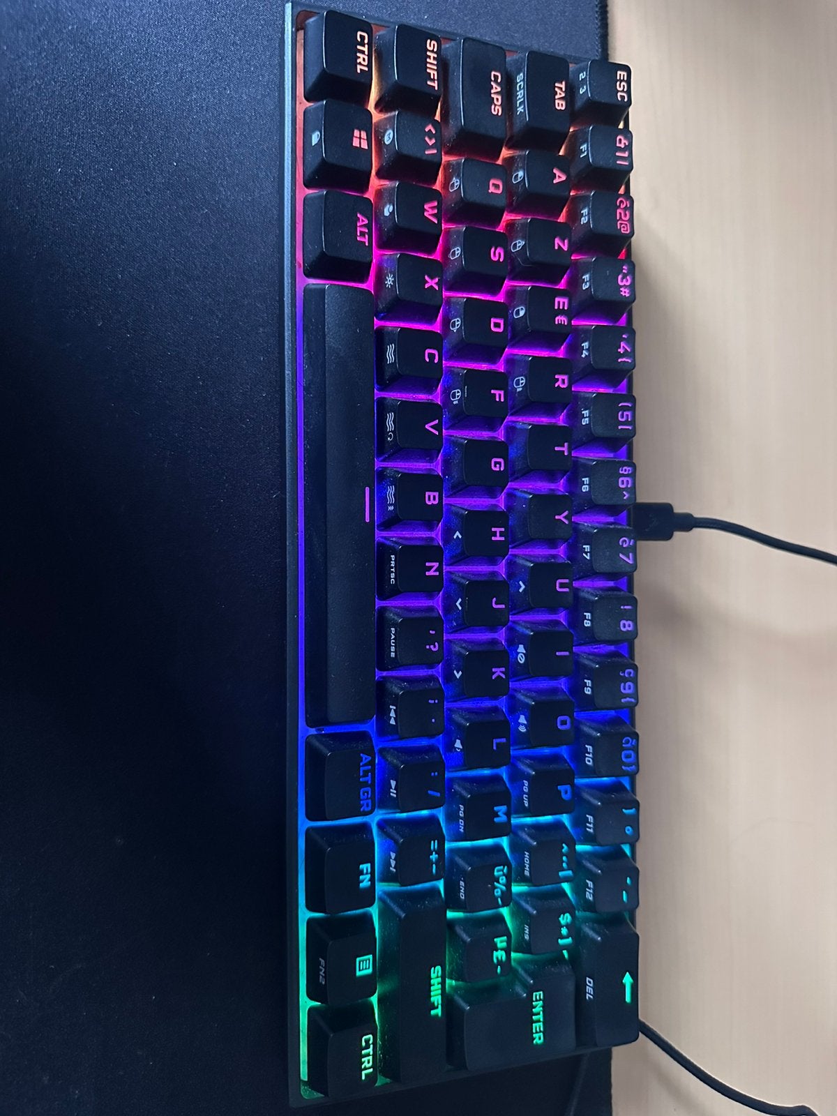 Corsair K65 RGB Mini, Informatique & Logiciels, Clavier gamer, Enlèvement ou Envoi, Azerty, Comme neuf