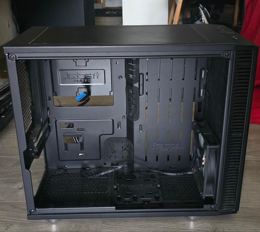Fractal mini ITX case, Informatique & Logiciels, Armoires de serveurs, Enlèvement
