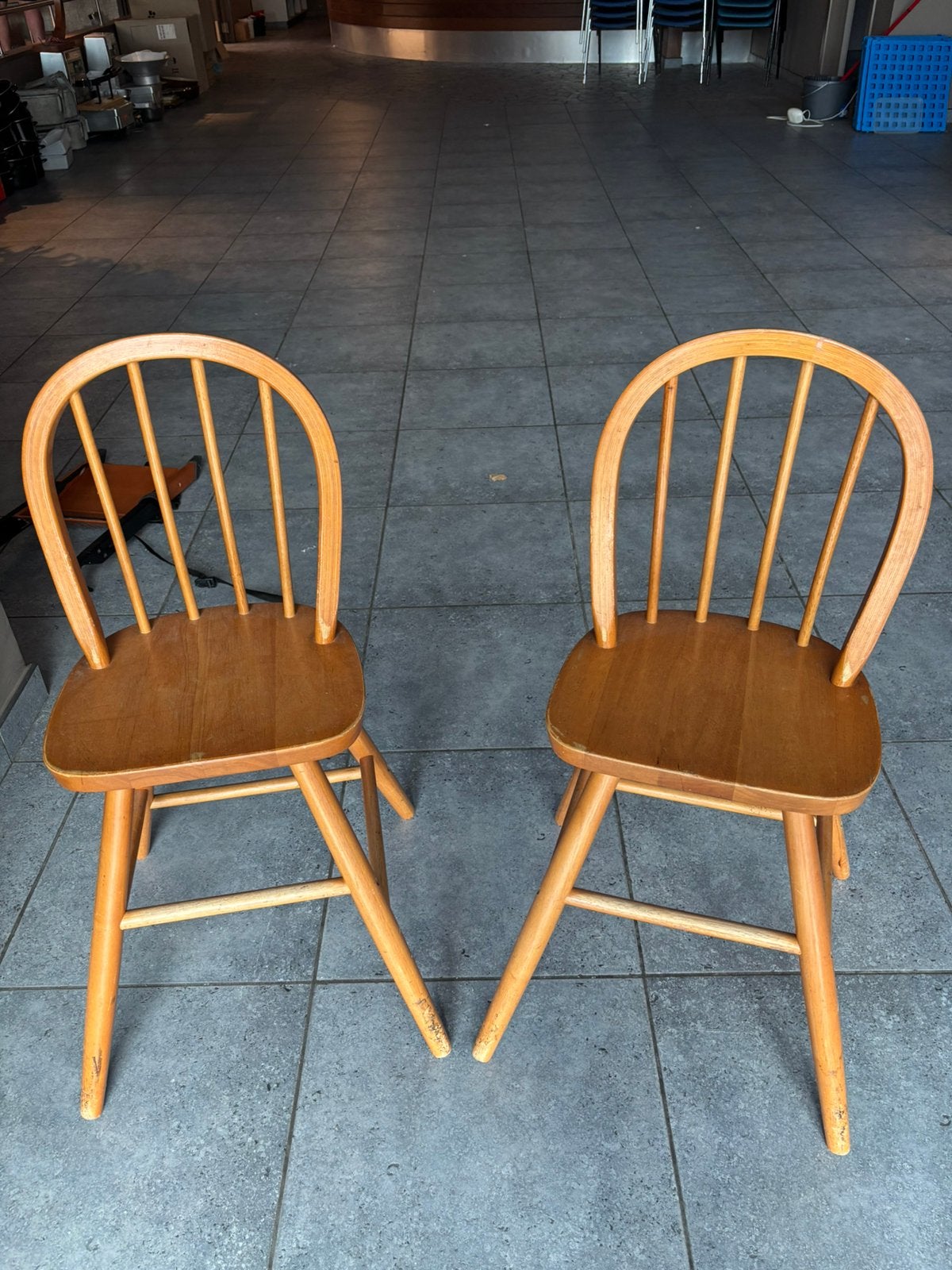 2 houten kinderstoelen, Kinderen en Baby's, Ophalen, Gebruikt