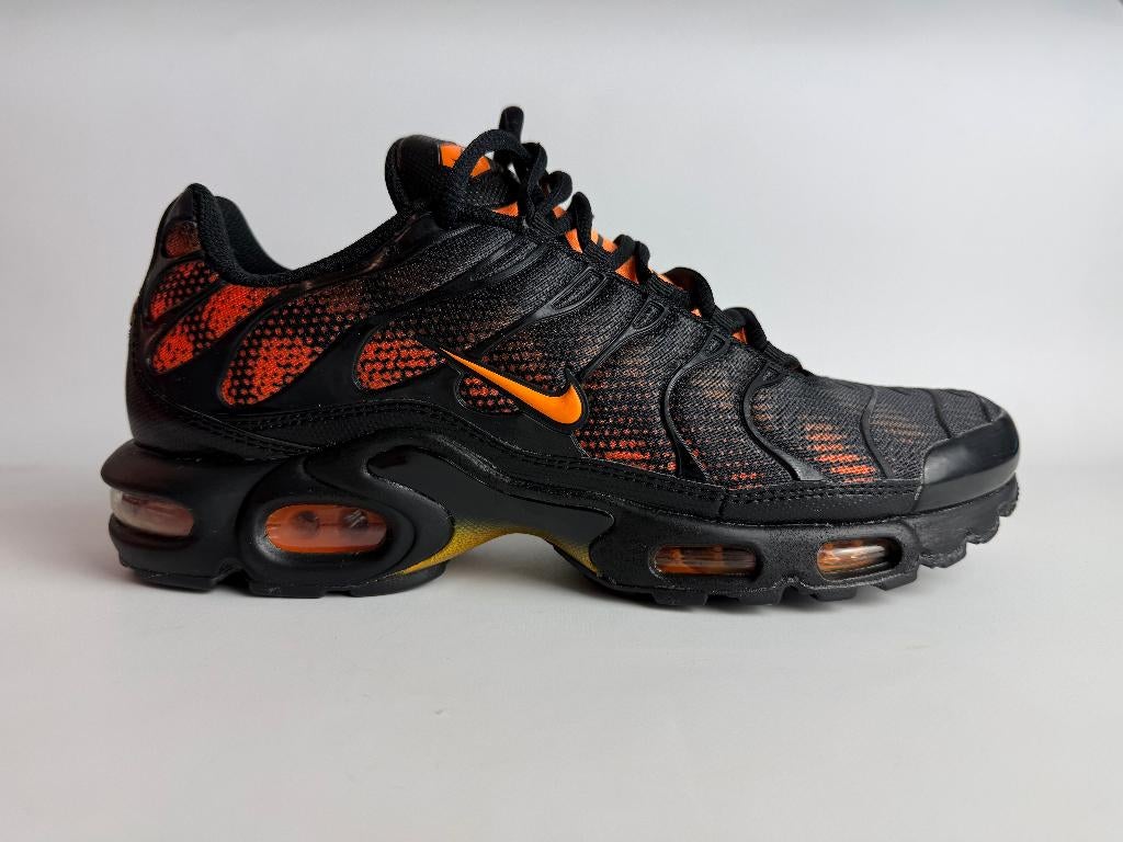 Nike TN Air Max plus Black/Orange - Maat EU 44.5/ US 9.5, Ophalen, Zwart, Nike, Zo goed als nieuw