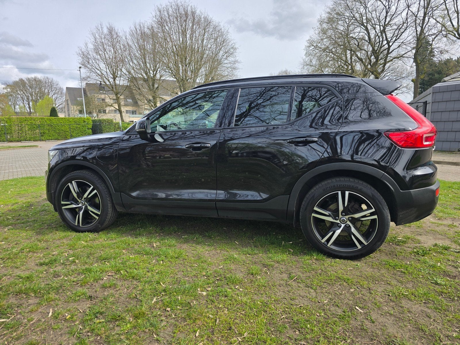 LIFTING INTÉGRAL DE LA VOLVO XC40 1.5 HYBRID R-DESIGN, Autos, Cuir, Achat, Euro 6, Entretenue par le concessionnaire