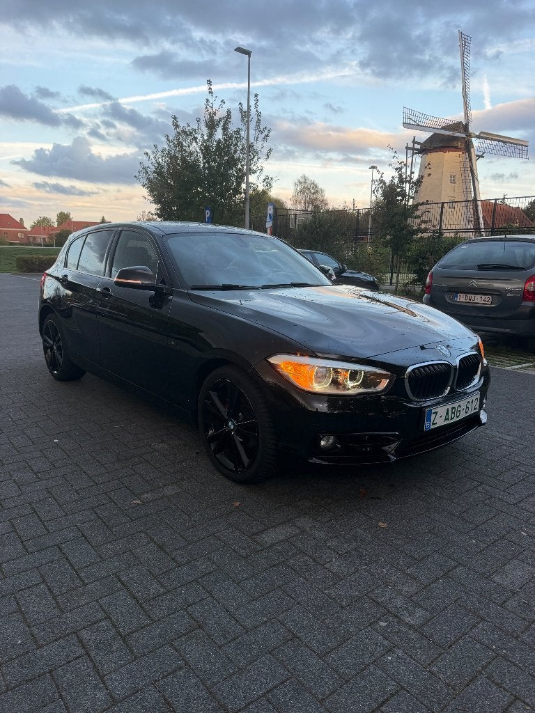 Automaat BMW 118i Sport 2015 (EXPORT), Auto's, Achterwielaandrijving, Zwart, 5 zetels, 5 deurs