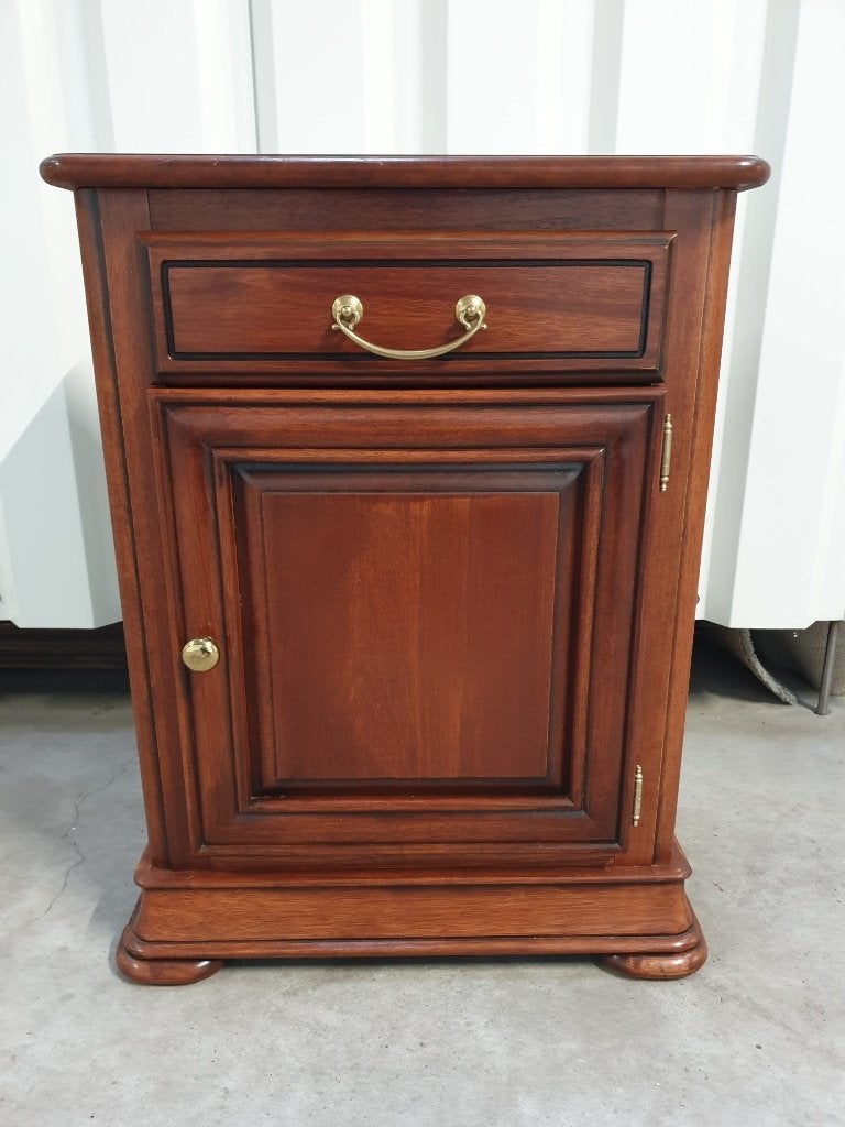 Eiken dressoir voor in de hal. Het kan geleverd worden., Huis en Inrichting, Ophalen, Gebruikt