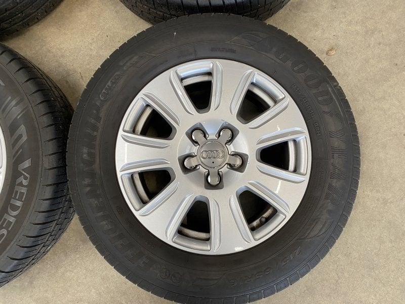 16 inch originele velgen + zomerbanden Audi Q3 8U0601025Q, Auto-onderdelen, -, Banden en Velgen, Ophalen of Verzenden, -