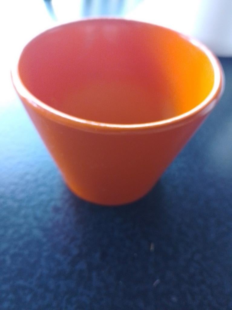 Cache-pot en terre cuite laqué couleur orange., Enlèvement