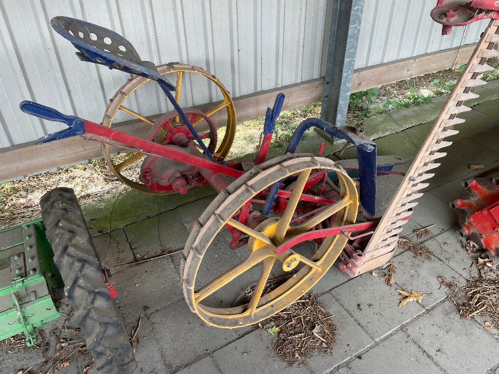 Antieke landbouwmachines verzamelaar, Ophalen
