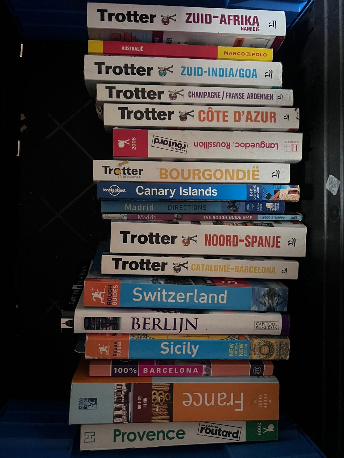 Gratis :Reisgidsen europa - zuid afrika - india - Australië, Boeken, Europa, Ophalen of Verzenden, Reisgids of -boek, Gelezen