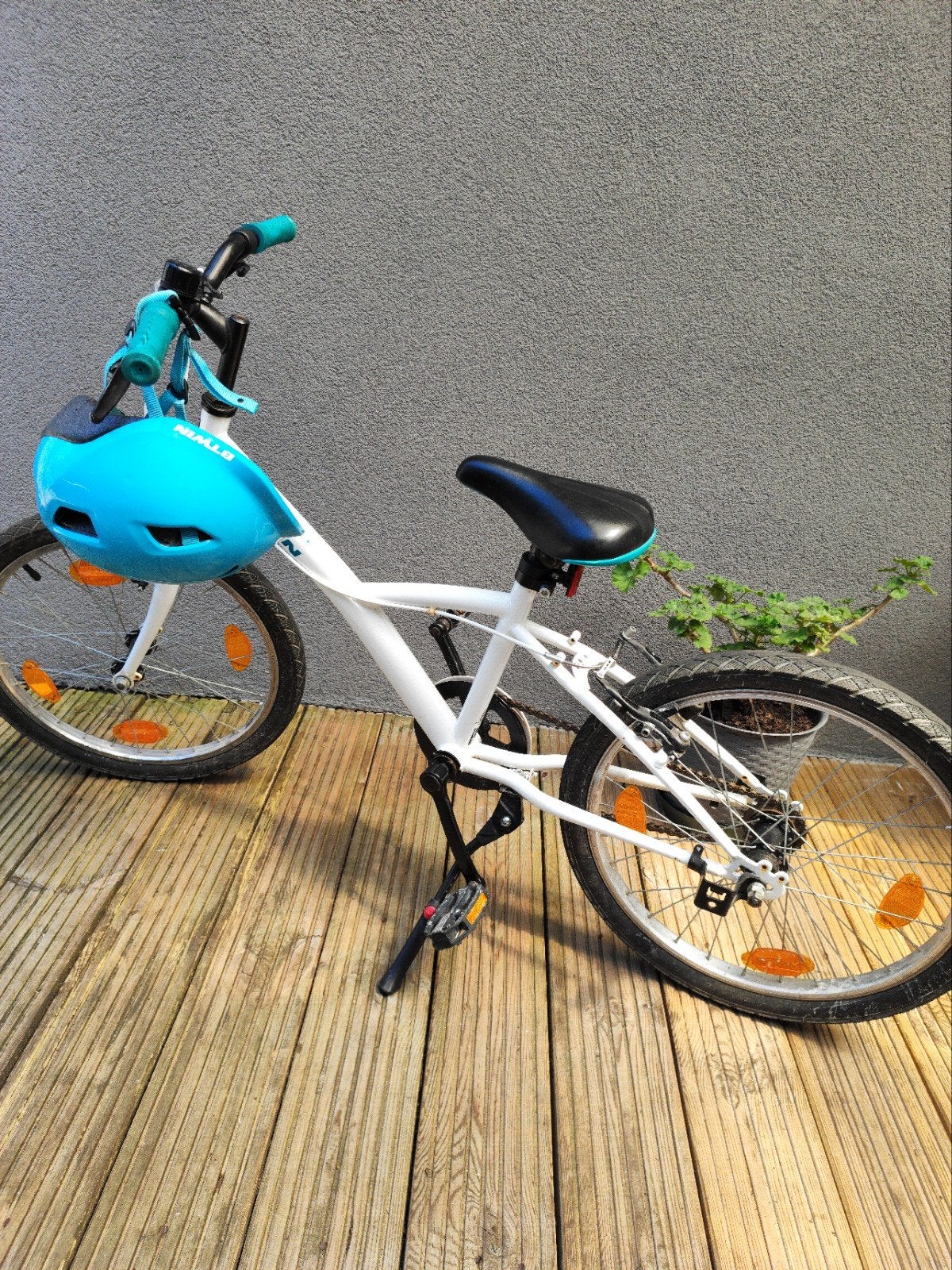 Wit en blauw fiets 20" met helm, Fietsen en Brommers, Fietsen | Jongens, Ophalen, Gebruikt, 20 inch, Handrem