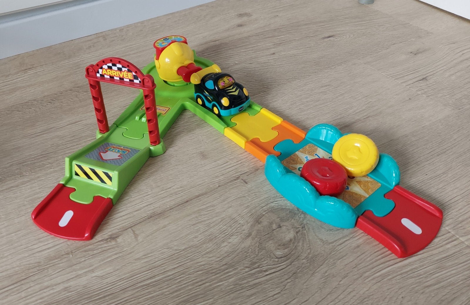 Vtech Tutut bolides-Lanceur + piste de saut + voiture