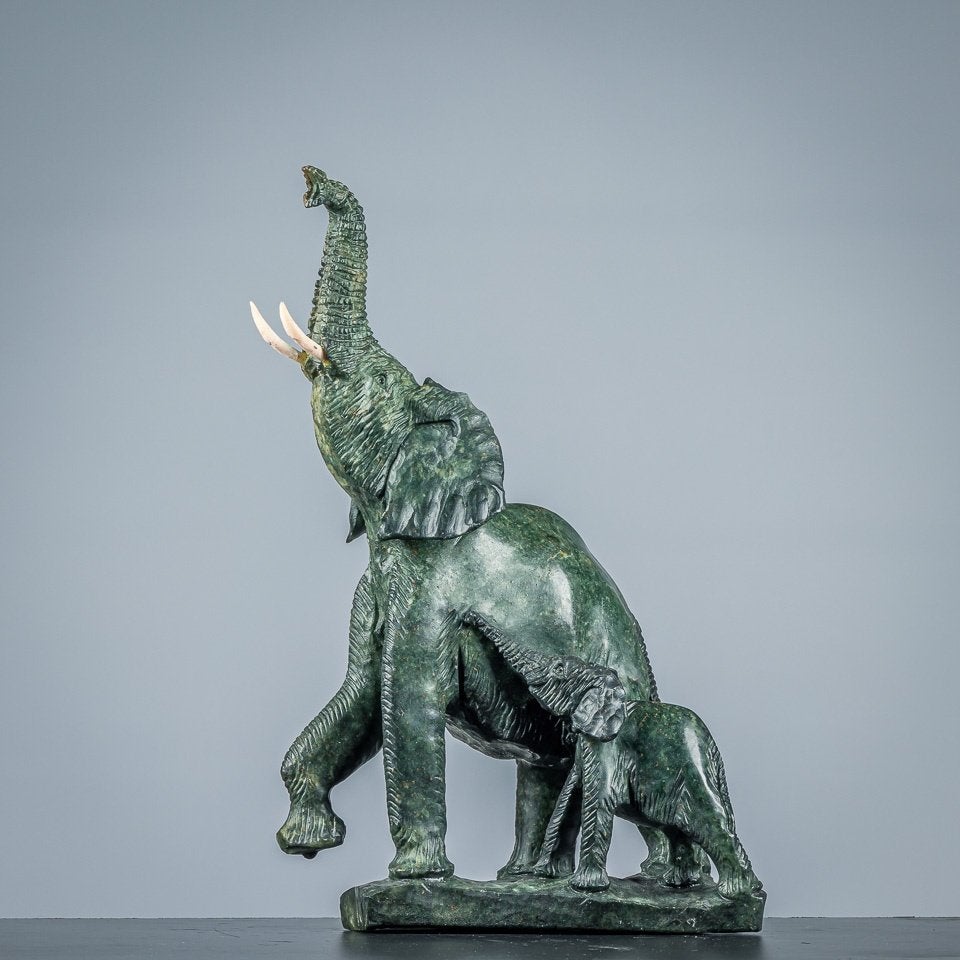 Beeld- Joshua Chiruma - Olifant met kalf, Antiek en Kunst, Gemerkt, Ophalen of Verzenden, Zoogdier, 20 - 50 cm