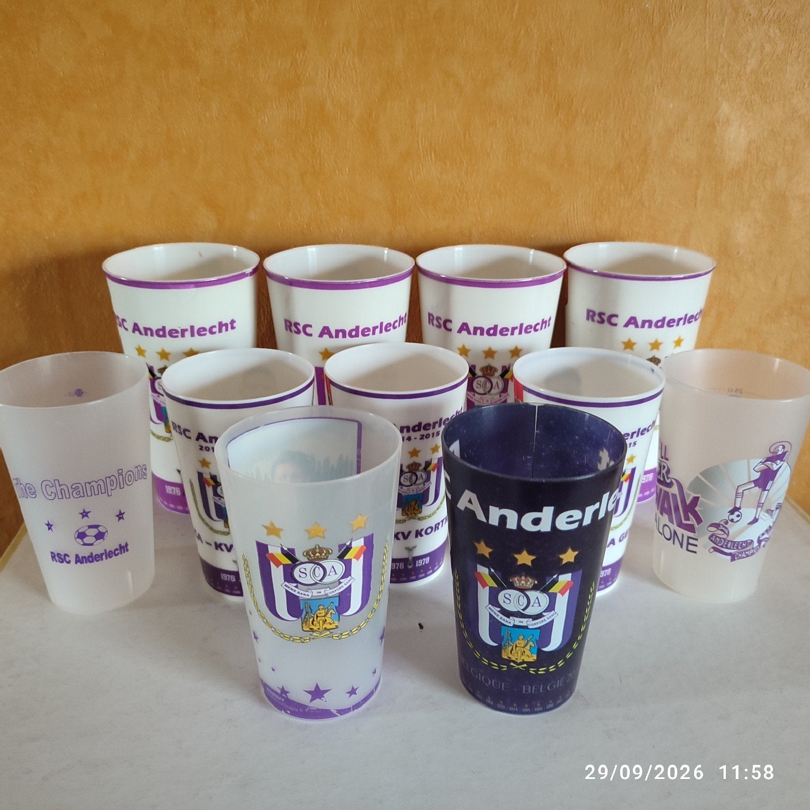 11 gobelets pour les supporters d'Anderlecht ., Collections, Enlèvement ou Envoi, Utilisé, Verres et Verres à shot