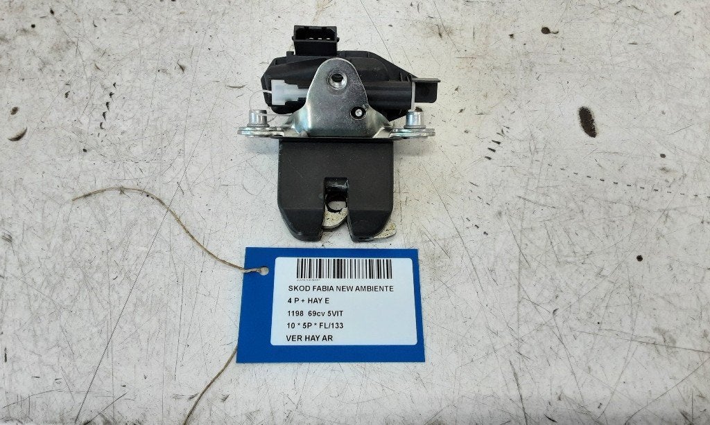 SERRURE COFFRE Skoda Fabia II (5J) (5J0827501B), Autos : Pièces & Accessoires, Mevr. I. Hauben, Haillon arrière, Utilisé, Skoda