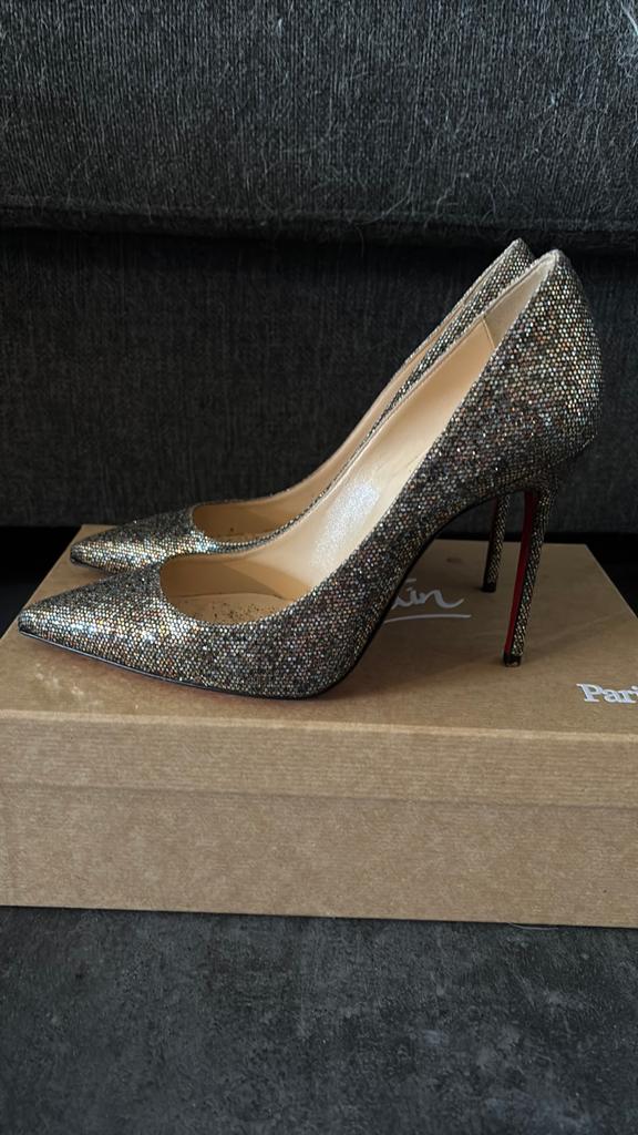Louboutins, Enlèvement