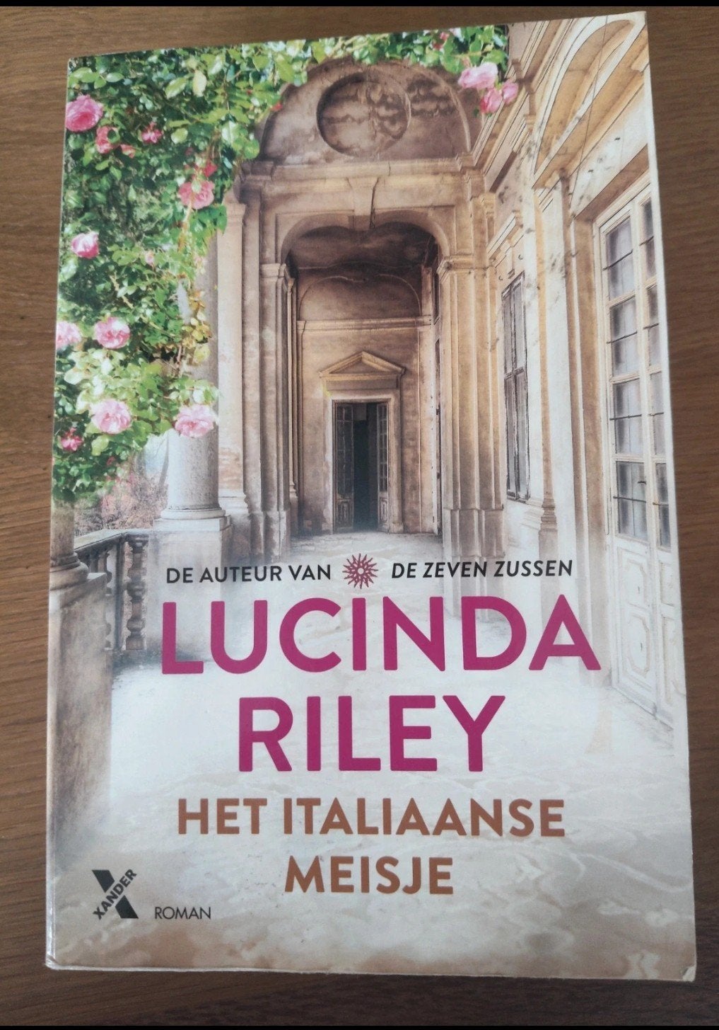 Lucinda Riley - Het Italiaanse meisje special, Ophalen of Verzenden, Lucinda Riley