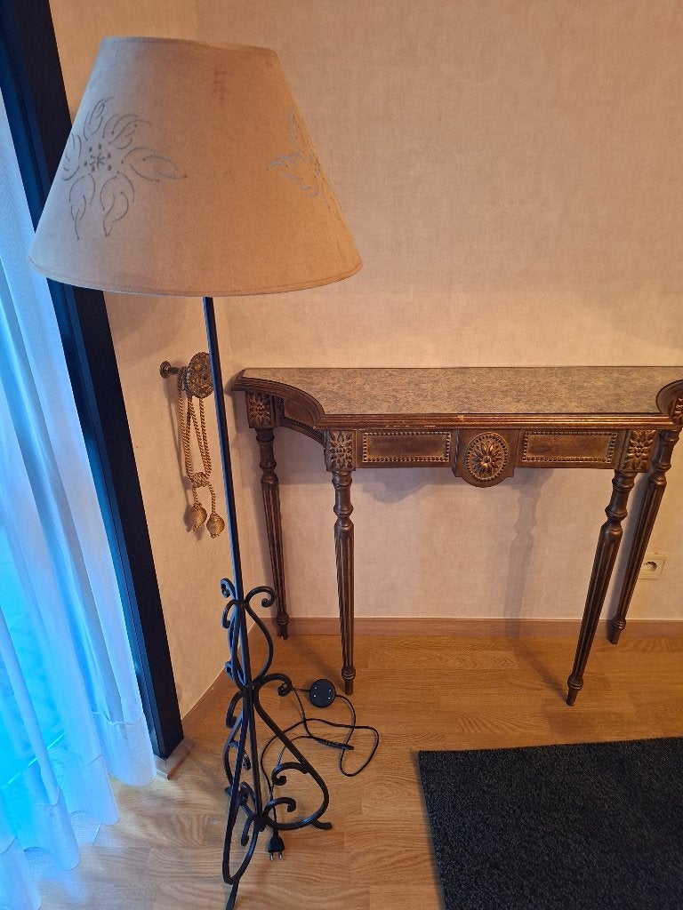 Antiek bijzettafel, Ophalen