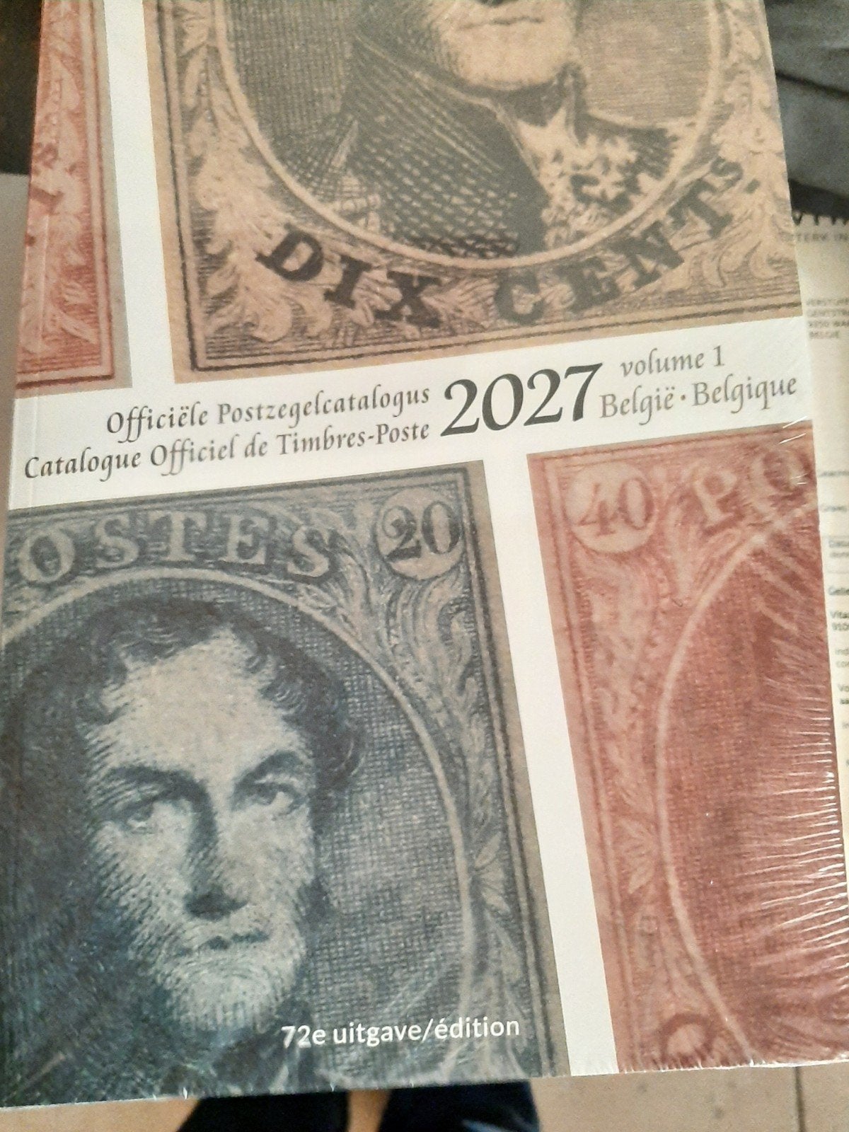 postzegel catalogus 2027 nog in plastiek nieuw 2 delen, Ophalen of Verzenden, Catalogus