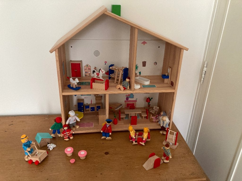 Houten poppenhuis met toebehoren (+40 st.), Verzamelen, Ophalen, Zo goed als nieuw, Poppenhuis